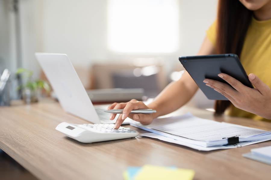 women adjuster working on insurance claims